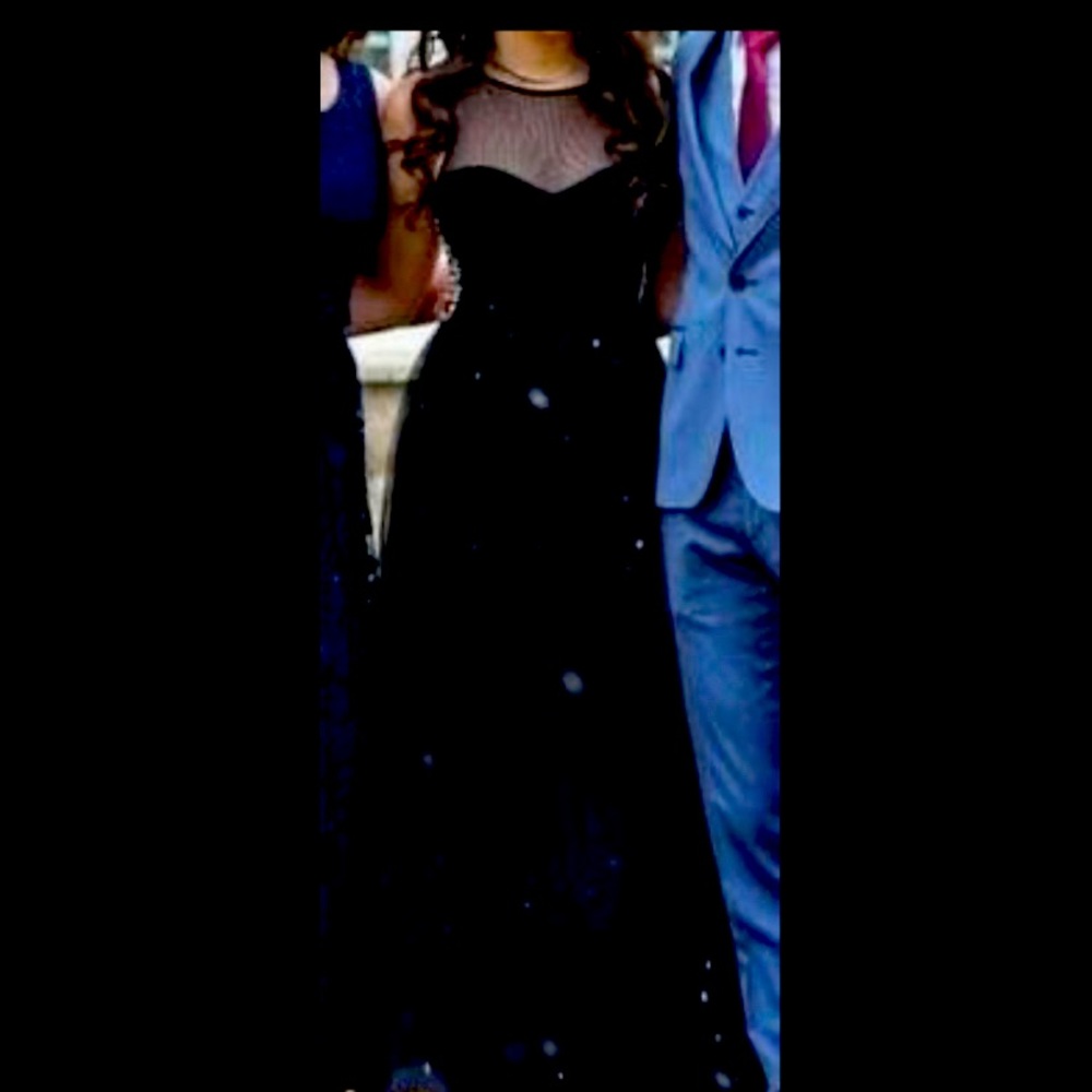 Elegant evening gown/prom dress